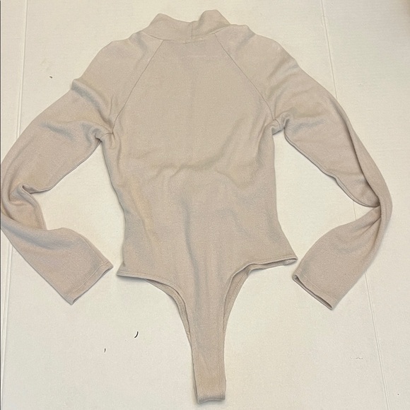 NBD REVOLVE CREAM TAUPE SWEATER TWIST TURTLENECK BODYSUIT SMALL - Picture 6 of 14